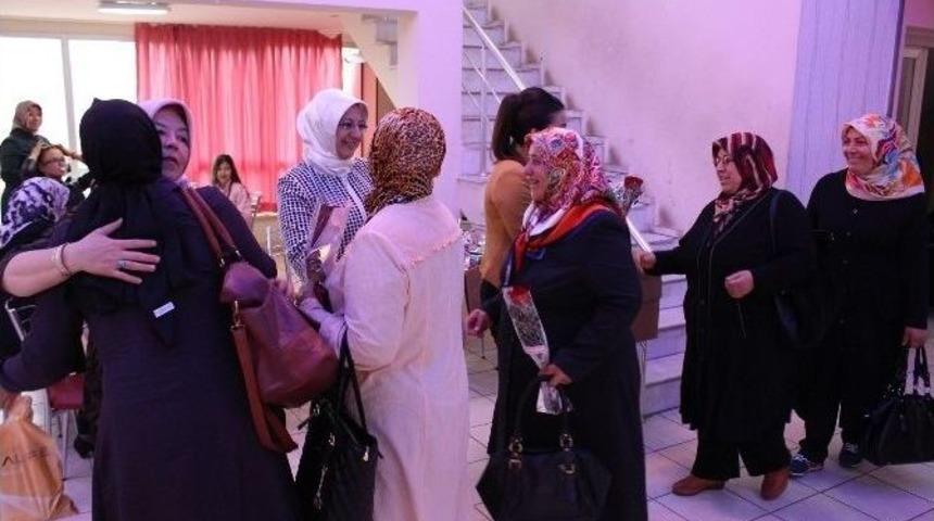 Sungurlu&rsquo;da Yılın Anneleri Konduoğlu Ve Kayaer Oldu