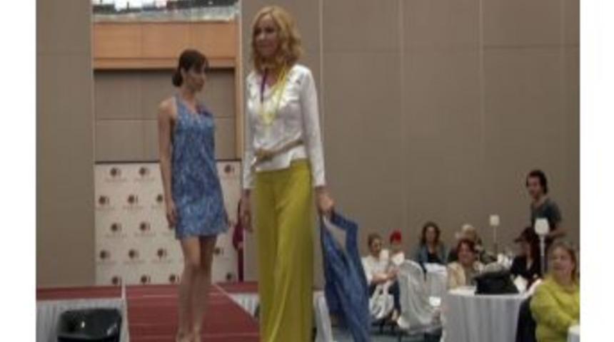 Malatya Eğitim Vakfı Defile D&uuml;zenledi