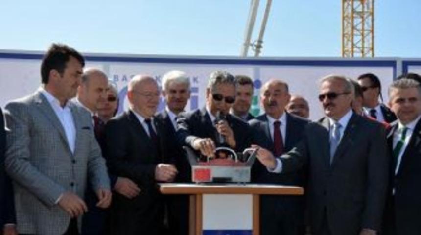 M&uuml;ezzinoğlu: Bir Tarafta Ağustos B&ouml;ceği, Bir Tarafta Bal Arısı Anlayışı Var(2)