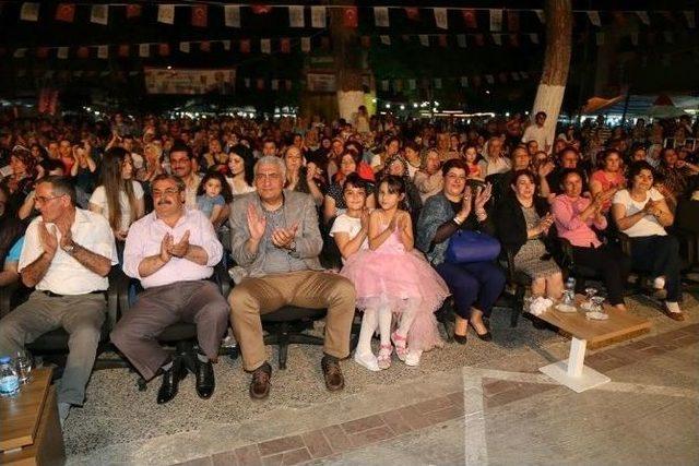 Umurlu Mahalle Halkı Nilay Dorsa’yı ’erik Güzeli’ Seçti