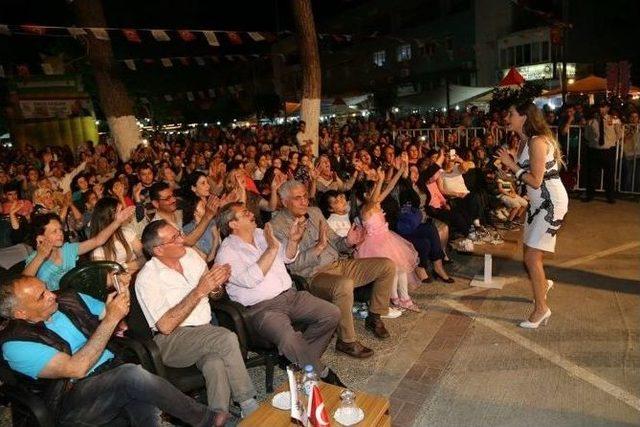 Umurlu Mahalle Halkı Nilay Dorsa’yı ’erik Güzeli’ Seçti