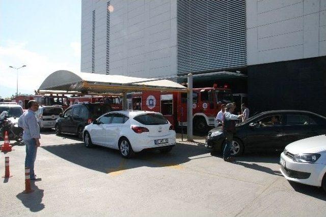 Antalya’da Bir Avm’de Yangın (2)