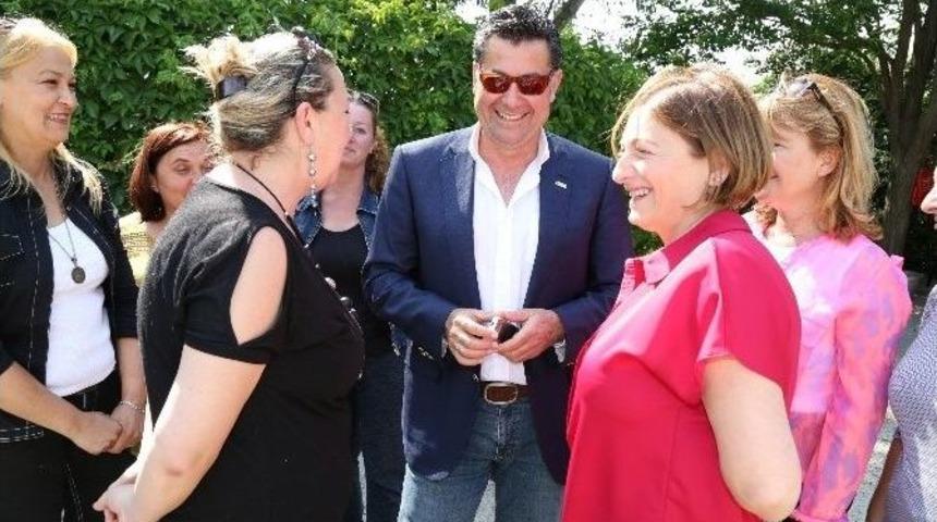 Başkan Kocadon, Başarılı &Ouml;ğrencileri Okullarında Ziyaret Etti