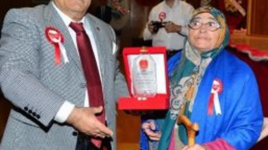 3 Ahi Anneye Temad&rsquo;dan &Ouml;d&uuml;l