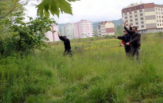 Kuyumcudan Altın Çalıp Kaçanlar Yakalandı