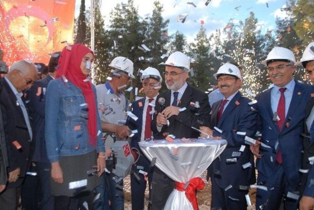 Enerji Ve Tabii Kaynaklar Bakanı Taner Yıldız: