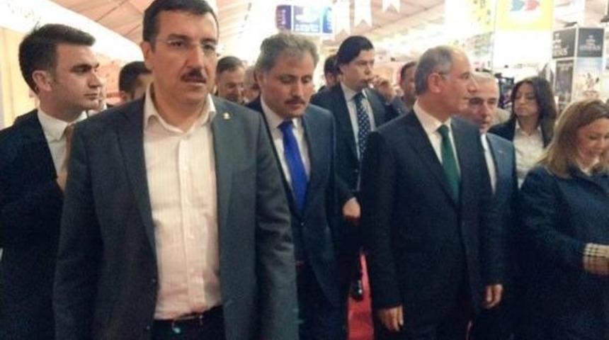 Ala, Kitap Fuarını Gezdi