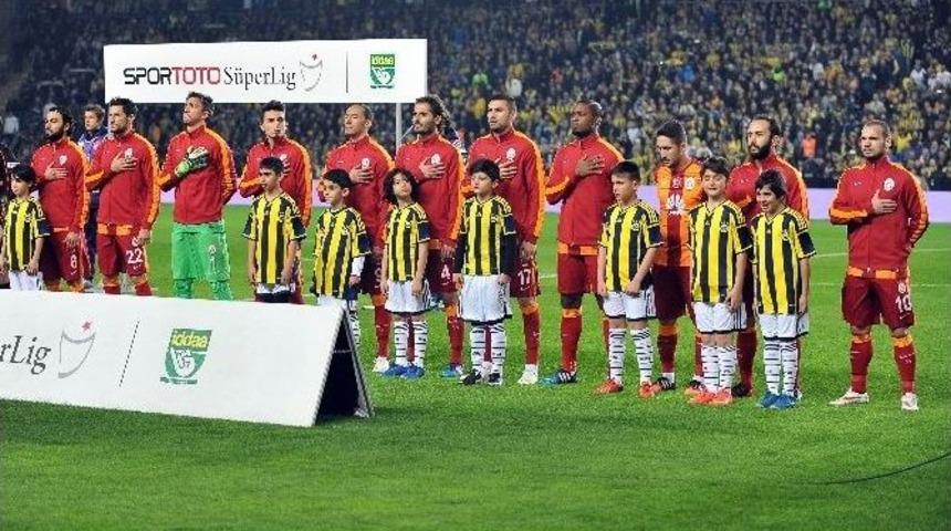 Galatasaray&rsquo;ı Yerliler, Fenerbah&ccedil;e&rsquo;yi Yabancılar Sırtlıyor