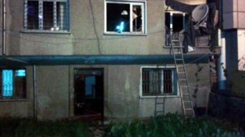 Polis Tarafından M&uuml;h&uuml;rlenmiş Evde Yangın &Ccedil;ıktı