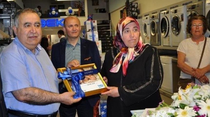 &rsquo;yılın Annesi&rsquo; &Ouml;d&uuml;l&uuml;, Engelli &Ccedil;ocuk Annesine