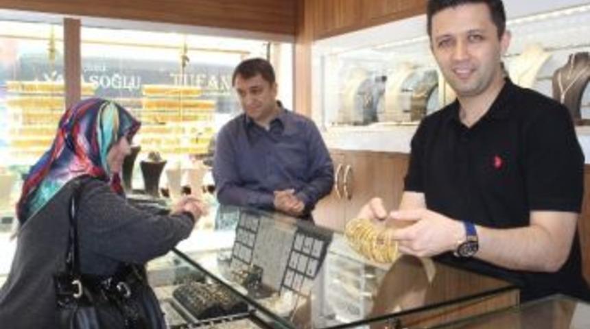 Anneler G&uuml;n&uuml; Esnafı Da Sevindirdi