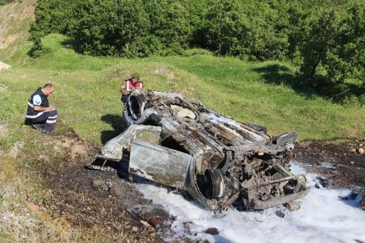 Takla Atarak Yanan Ara&ccedil;ta Sağ &Ccedil;ıktılar