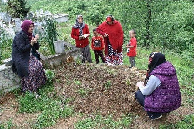 Mezar Başında Anneler Günü