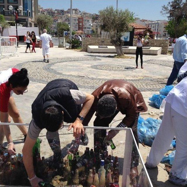 Kuşadası Sahilinde Temizlik Etkinliği