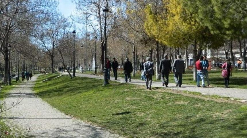 Vatandaşlar G&uuml;zel Havayı Değerlendirdi