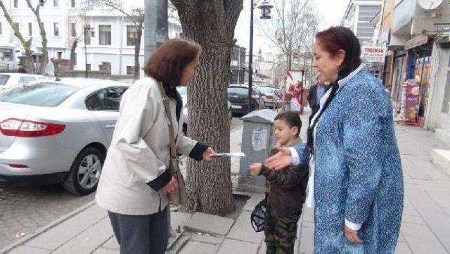 Vekil Adayı Anne, 5 Yaşındaki Oğluyla Oy Istiyor 2