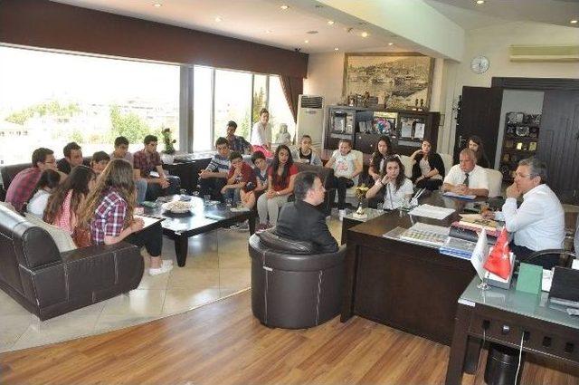 Kuşadası Folklor Ekibinden Büyük Başarı