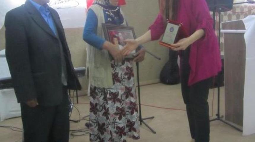 Ermenek'te Madenci 2 Oğlunu Da Yitiren Anne, 'yılın Annesi' Se&ccedil;ildi