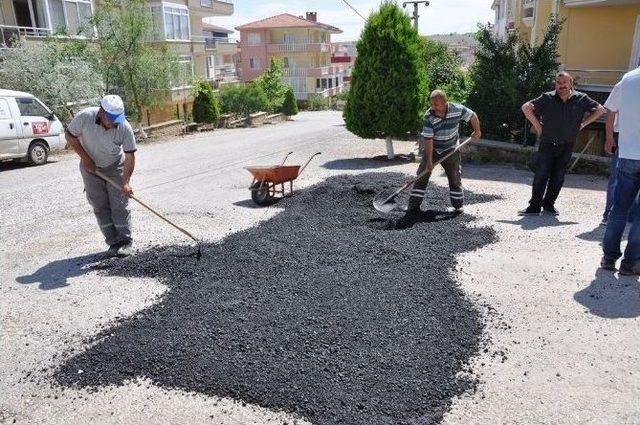 Ayvalık Belediye Başkanı Gençer Yol Onarım Çalışmalarını İnceledi