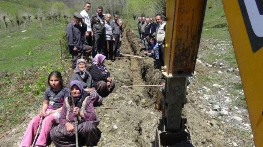 K&ouml;yl&uuml;lerden Su Kaynaklarından Villalar I&ccedil;in Su Alınmasına Tepki