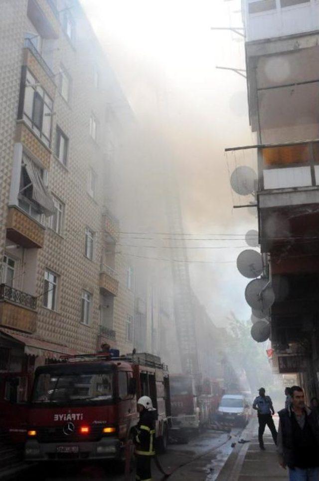 Yalova’Da Korkutan Çatı Yangını