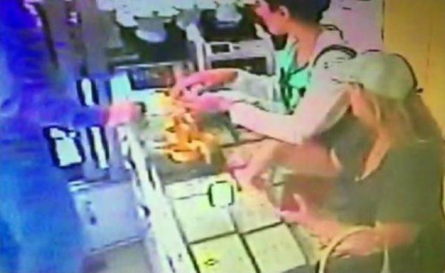 Kuyumcudan Hırsızlık, G&uuml;venlik Kamerasında 3