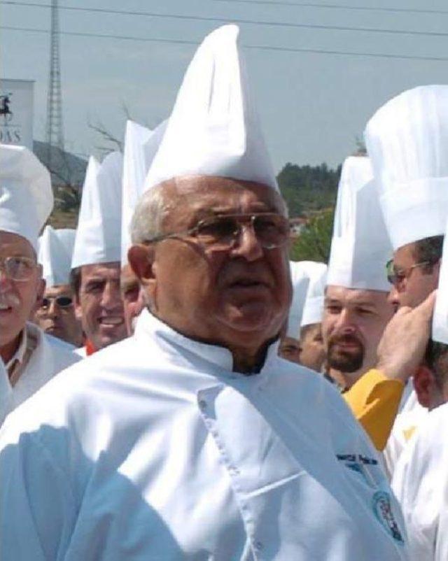 &Uuml;nl&uuml; Aş&ccedil;ıyı Son Yolculuğuna Meslektaşları Uğurladı 2