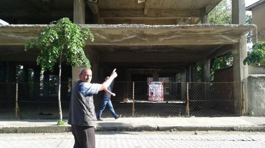 İntihar Girişimini Polis Ve Kahveci &Ouml;nledi