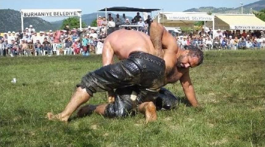 Balıkesir Kızıklı'da Başpehlivan Mehmet Yeşil Yeşil