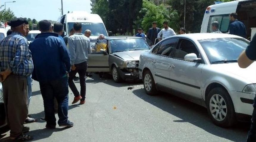 Adıyaman&rsquo;da, Zincirleme Trafik Kazası: 2 Yaralı