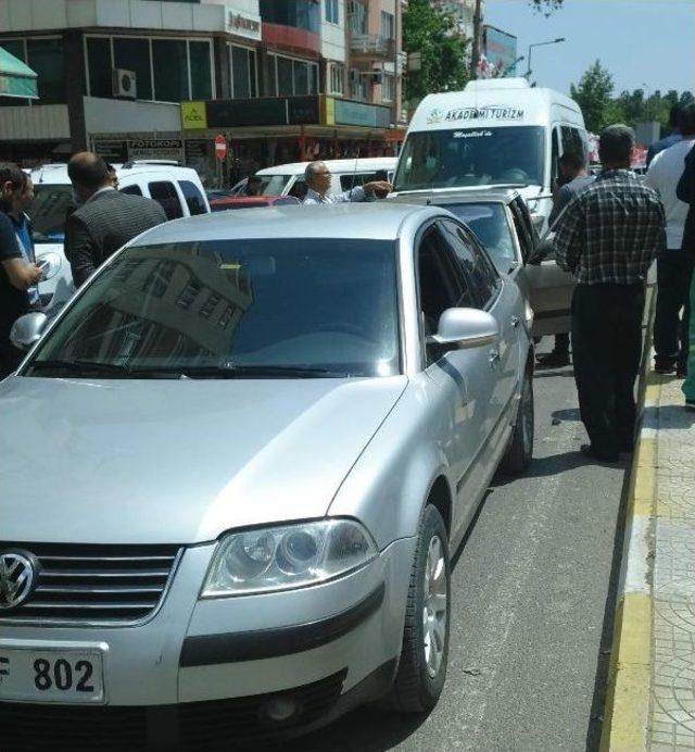 Adıyaman’da, Zincirleme Trafik Kazası: 2 Yaralı