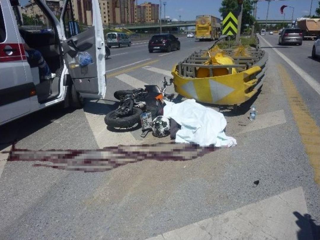 Otomobille &Ccedil;arpışan Motosiklet S&uuml;r&uuml;c&uuml;s&uuml; Gen&ccedil; Hayatını Kaybetti