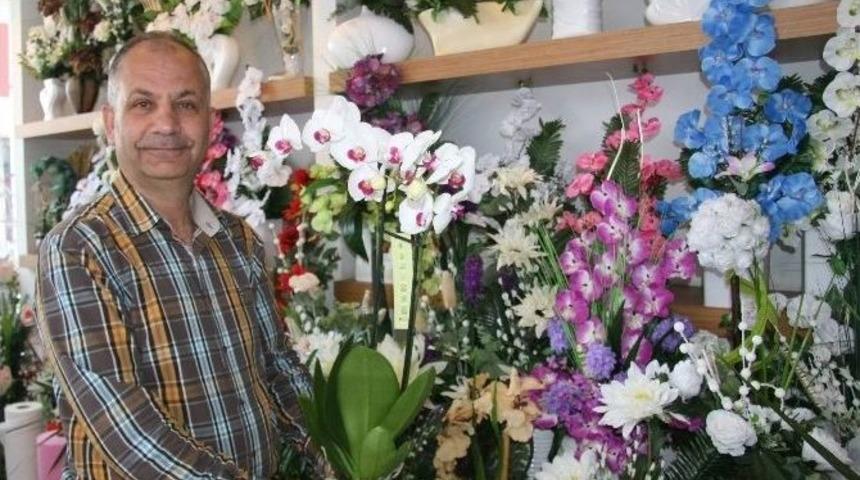 Afyonkarahisar&rsquo;da &Ccedil;i&ccedil;ek&ccedil;ilere &ldquo;anneler G&uuml;n&uuml;" Bereketi Geldi