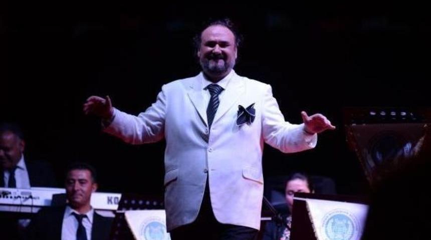 T&uuml;rk Pavarotti Hakan Aysev'den Mersin'de Muhteşem Konser