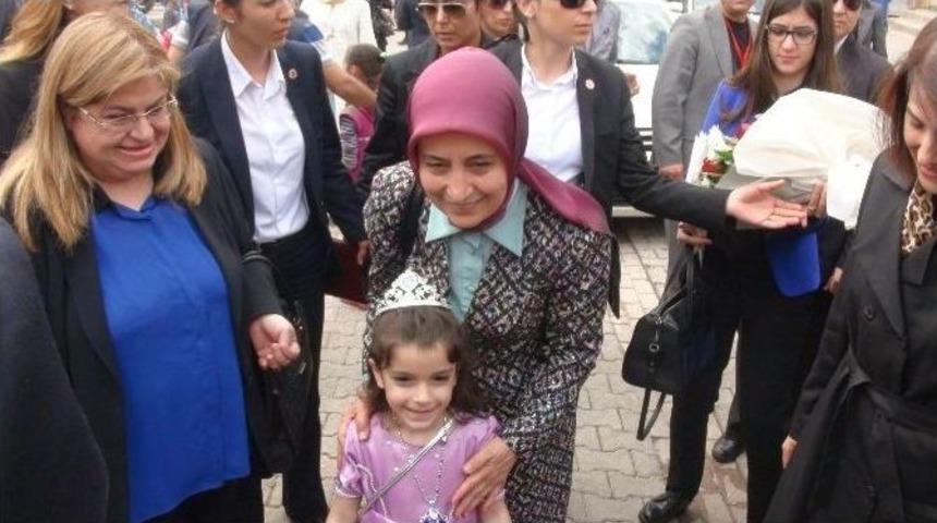 Sare Davutoğlu Şanlıurfa&rsquo;da