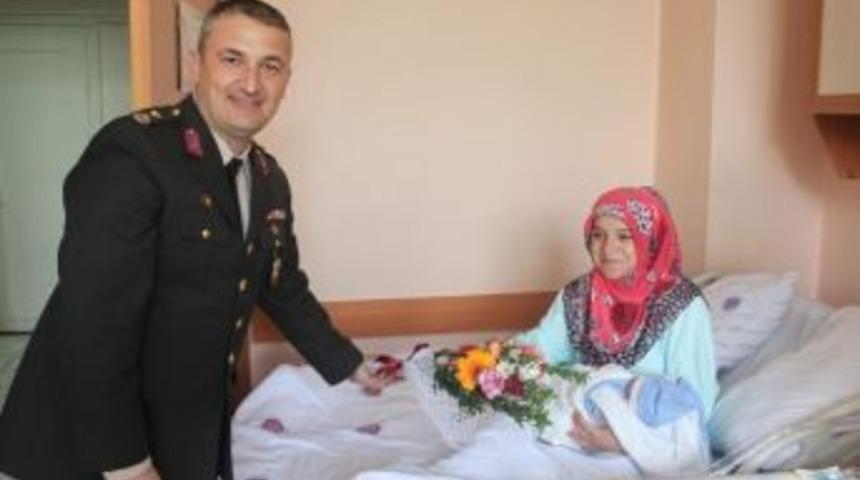 Ereğli&rsquo;de Jandarma&rsquo;dan Annelere Anlamlı Ziyaret