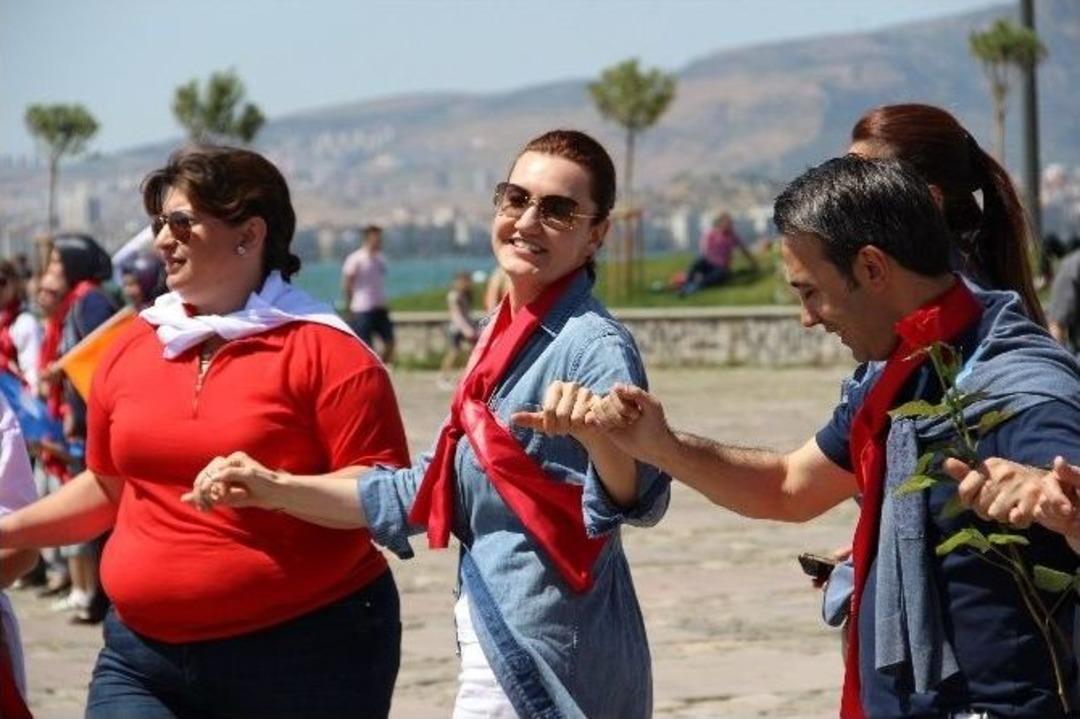 Ak Anneler İzmir&rsquo;de Buluştu