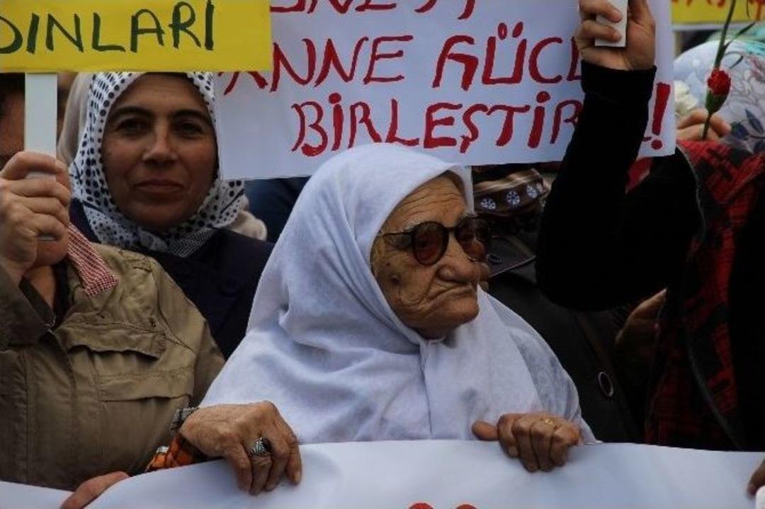 Diyarbakır&rsquo;da Anneler G&uuml;n&uuml; Y&uuml;r&uuml;y&uuml;ş&uuml;