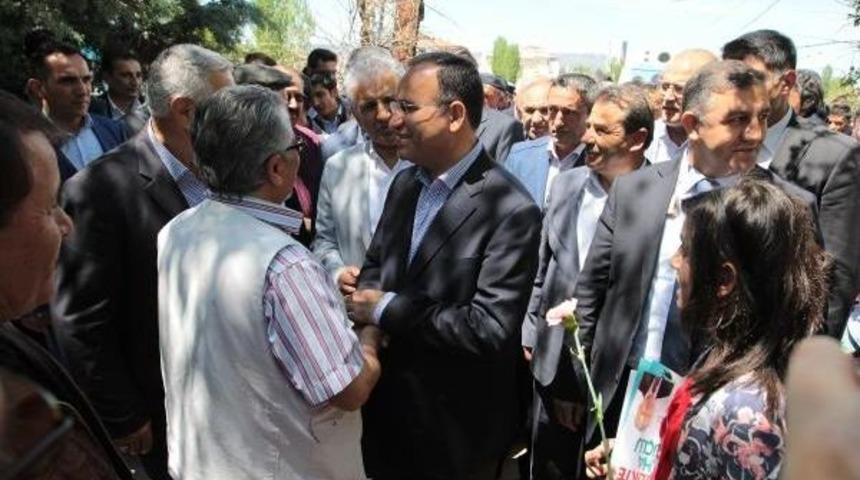 Bozdağ: Kenen Evren Yaptıklarının Hesabını Kendisi Verecek