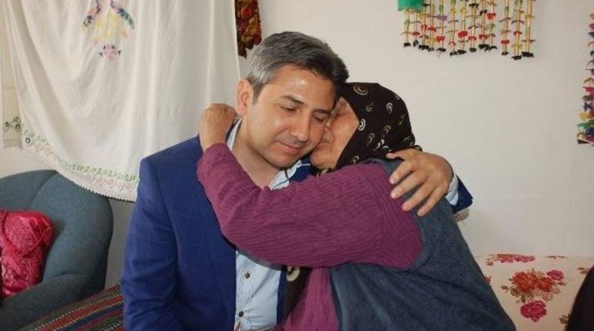 Ak Parti Grup Başkanvekili Ahmet Aydın Anneleri Ziyaret Etti