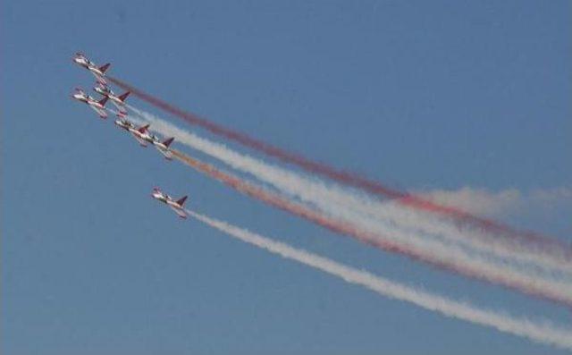 Türk Dil Bayramı'nda Türk Yıldızları'ndan Nefes Kesen Gösteri