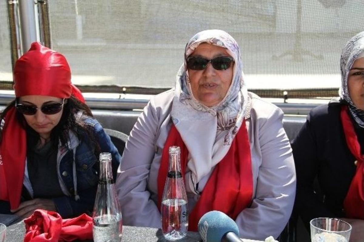 Ak Parti Kadın Kolları &Uuml;yeleri Toplumun Her Kesiminden Annelerle Bir Araya Geldi