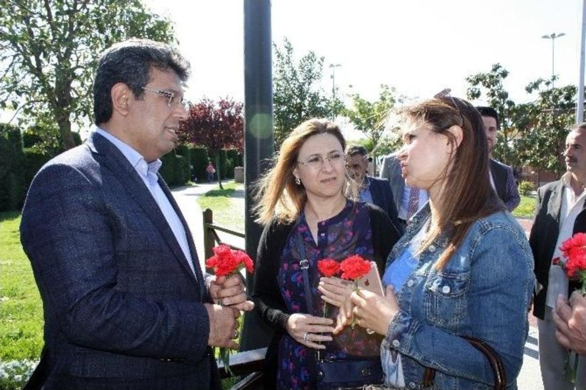 Ak Parti K&uuml;&ccedil;&uuml;k&ccedil;ekmece&rsquo;de Renkli Anneler G&uuml;n&uuml; Etkinliği