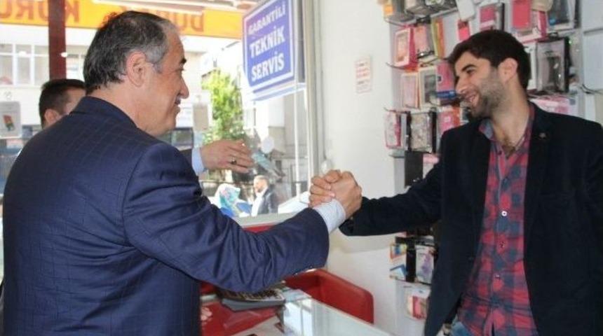 Ak Parti Milletvekili Adayı Hulisi Şent&uuml;rk, Ataşehir&rsquo;de Esnafı Ziyaret Etti