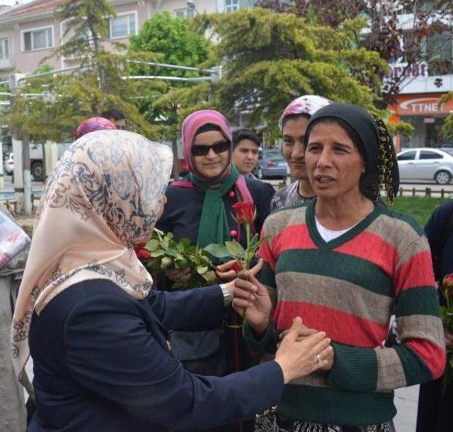 Siyasetçiler, 'anneler Günü'nü Unutmadı