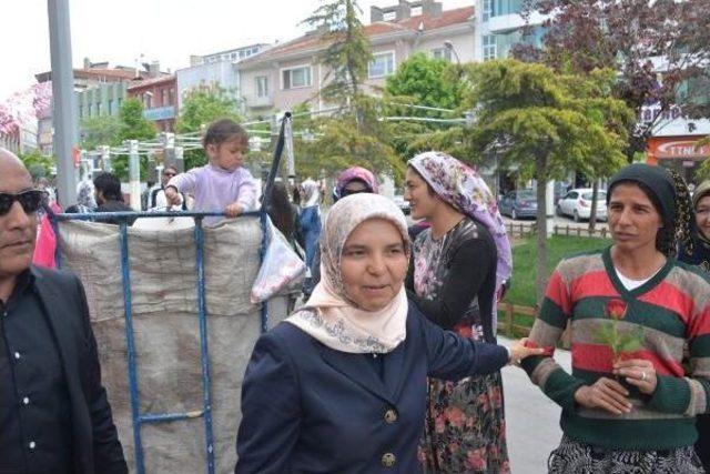 Siyasetçiler, 'anneler Günü'nü Unutmadı