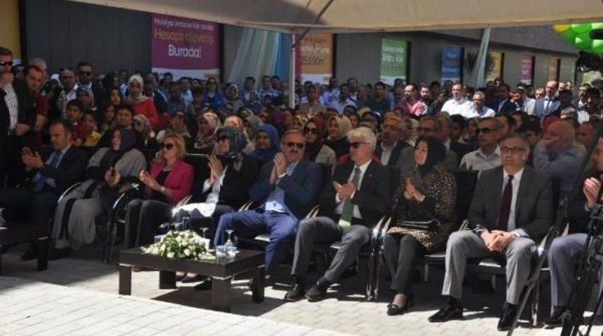 T&uuml;rkiye&rsquo;Nin En B&uuml;y&uuml;k Mobilya Avm&rsquo;Sini Anneler A&ccedil;tı