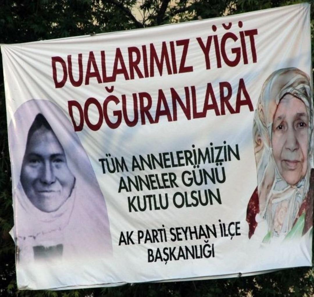 Başbakan Davutoğlu&rsquo;na "anneler G&uuml;n&uuml;" S&uuml;rprizi