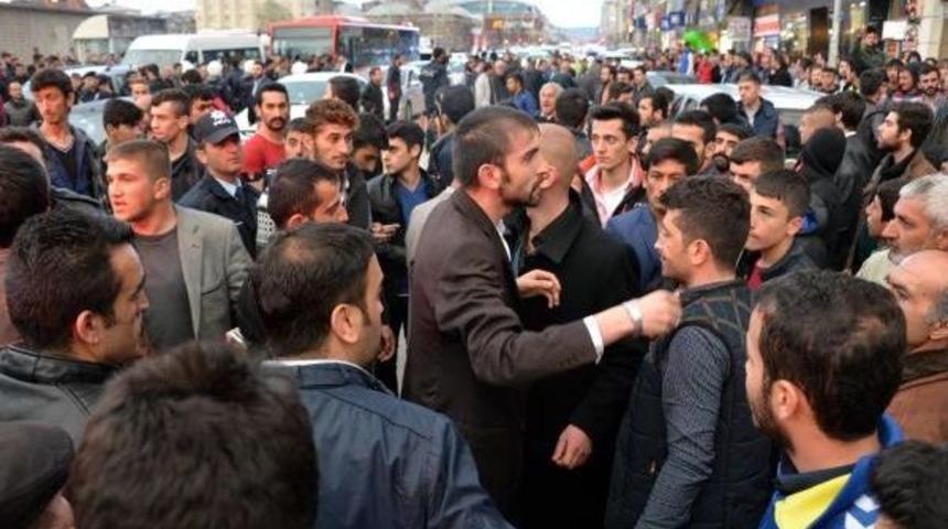 Erzurum'da Hdp Se&ccedil;im Otob&uuml;s&uuml;ne Saldırı