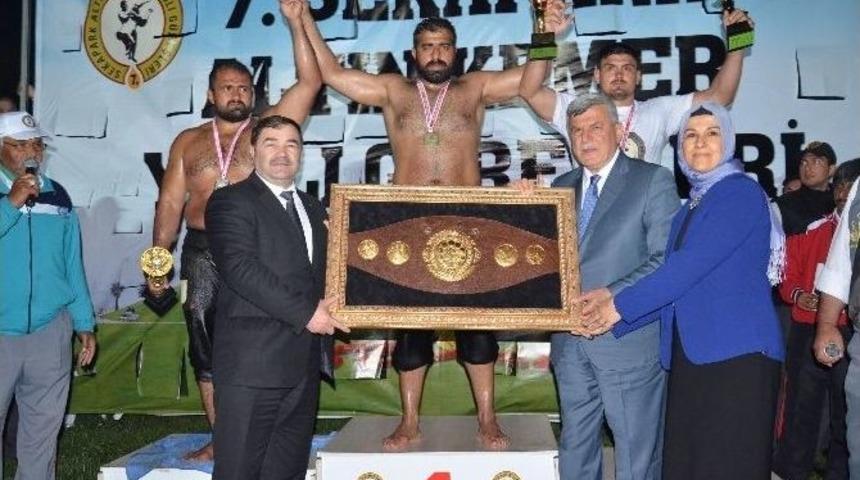 Kocaeli Er Meydanında Altın Kemerin Sahibi &Uuml;nal Karaman Oldu